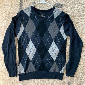 Argyle V-Neck Sweater. Size Medium. Good Condition.